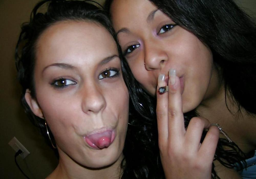 Porn Pics Nice brunette and her little sextoy