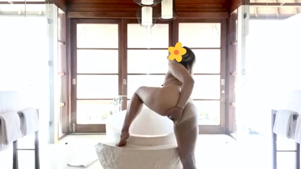 Hot girl Bathtub masturbation- 24 Photos 