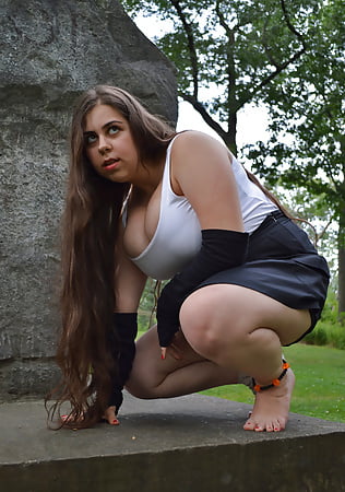 BBW Shows Legs and Toes