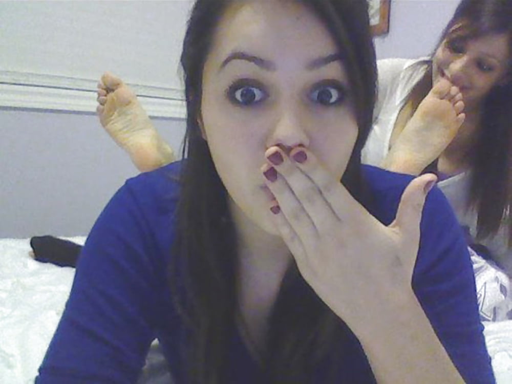 Porn Pics selfshot girls feet pose!!!