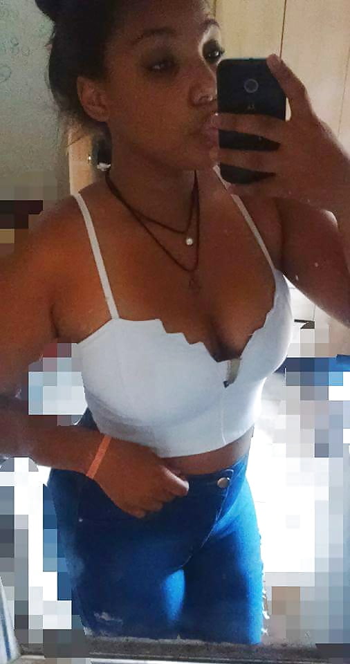 Porn Pics latinas joven babes cleavage big tits