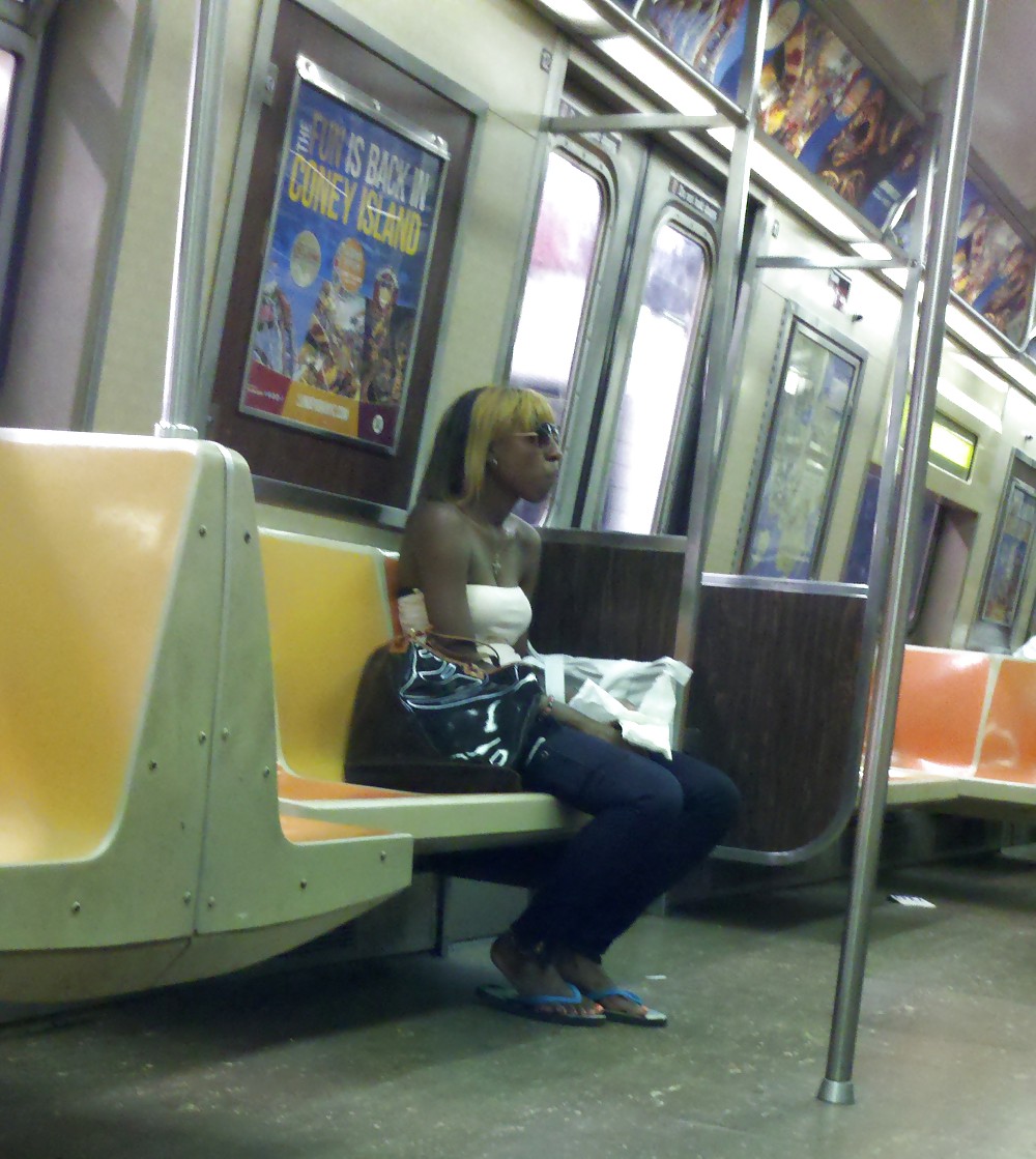 Porn Pics New York Subway Girls 12 - Black Lady Gaga