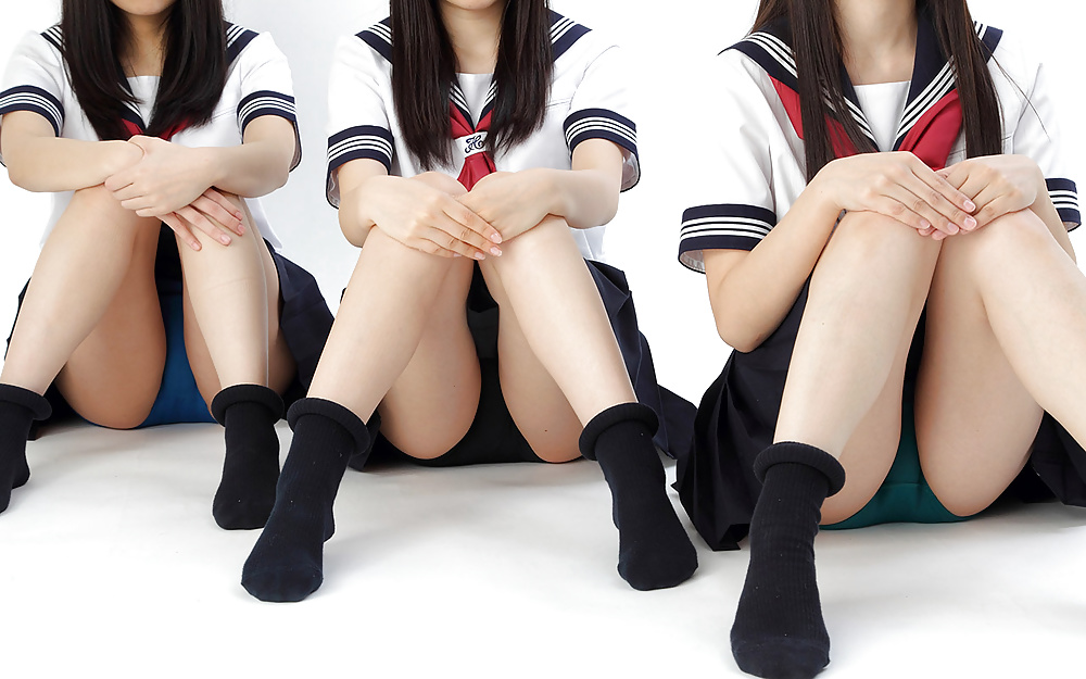 Tribbing schoolgirl pissing glasses