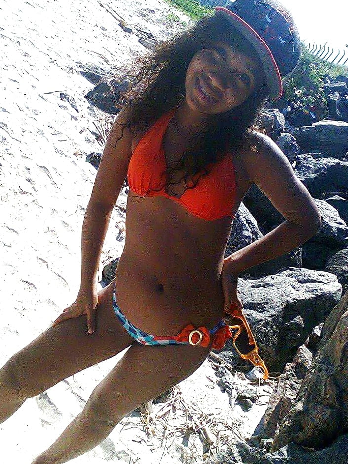 Porn Pics latinas joven babes cleavage big tits