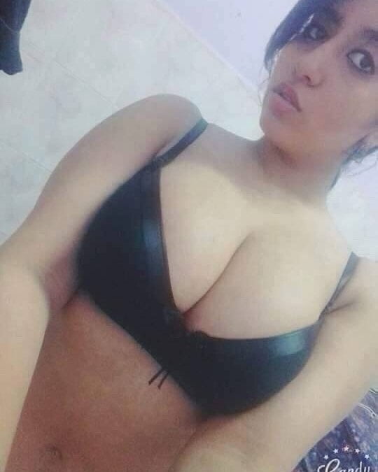 Busty Sexy Aunties 93 Pics