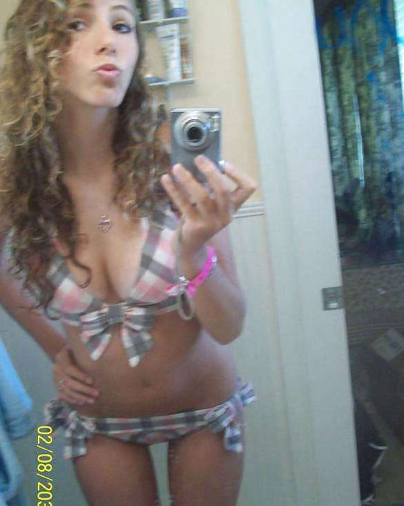 Porn Pics Some Amateur Young Chicks  selfshots