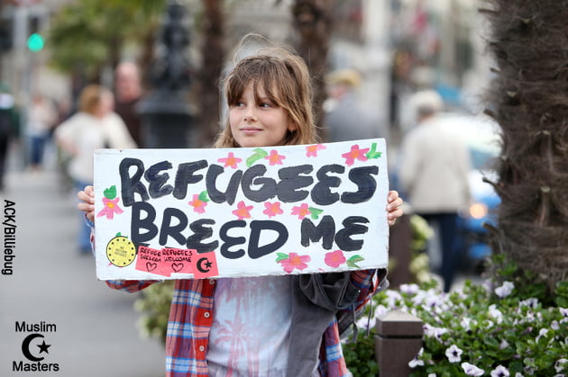 Welcome girls. Refugees Welcome девушки. Refugees Welcome Германия. Добро пожаловать беженцы. Refugees Welcome White.