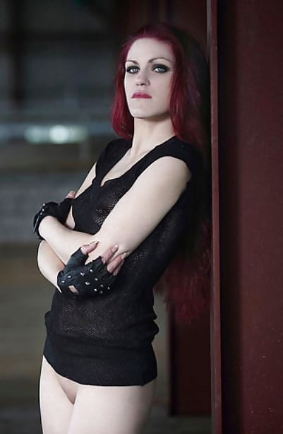 Porn Pics Dumme Dreiloch Hure Sarah Teil 1