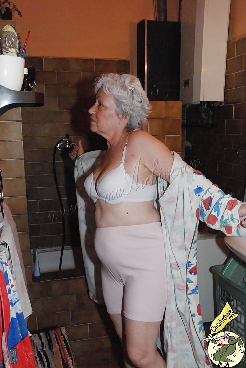 Porn Pics OmaPass: Old Chubby granny with big tits