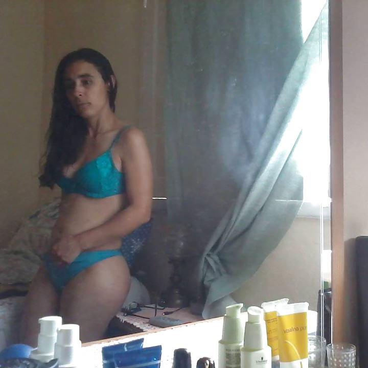 Porn Pics Sexy Brunette MILF Portuguese Friend - Vania (gallery2)