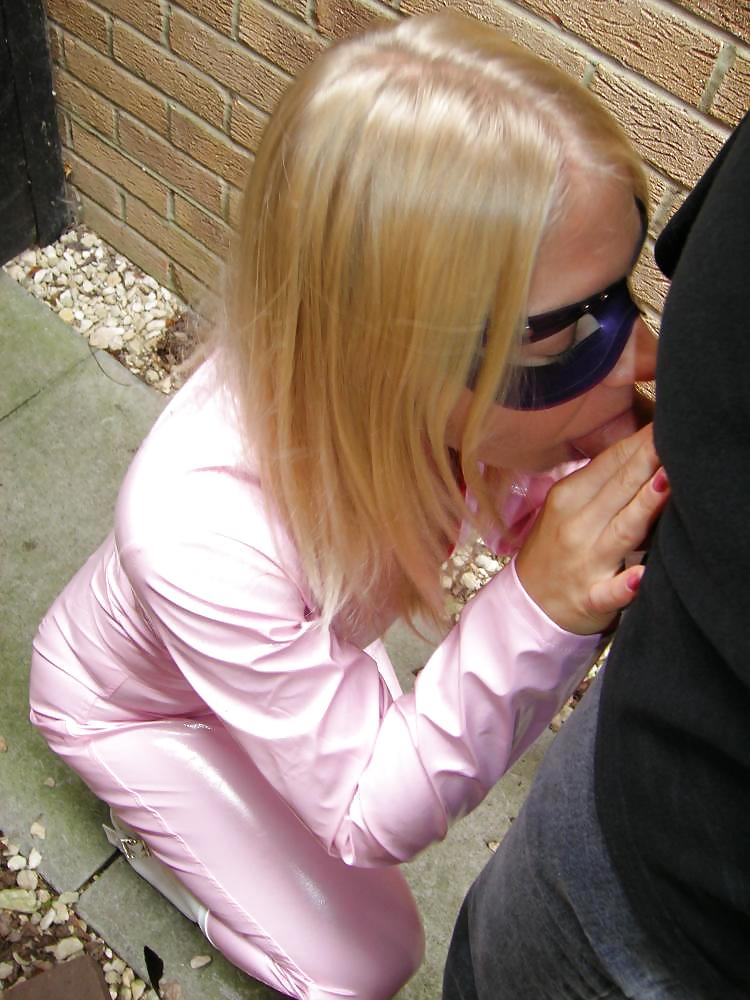 Porn Pics Young Blonde Slag Blows me in the Street