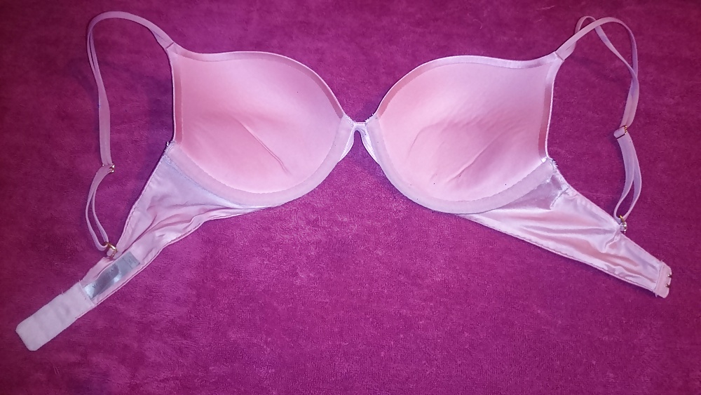 Porn Pics VS Pink Bra Cum