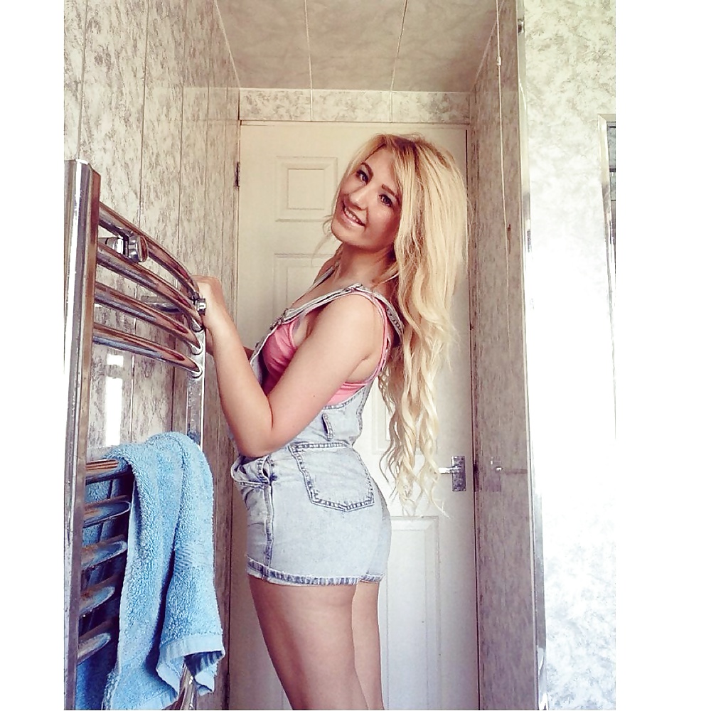 Porn Pics UK Facebook Teens - Bethany & Demi