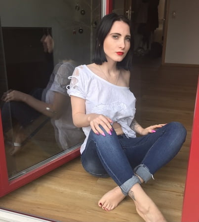 different sexy pics lou nesbit lia louise         