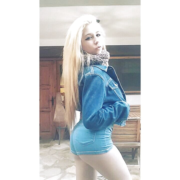 Porn Pics JEANS SHORTS ,BIG BUTT
