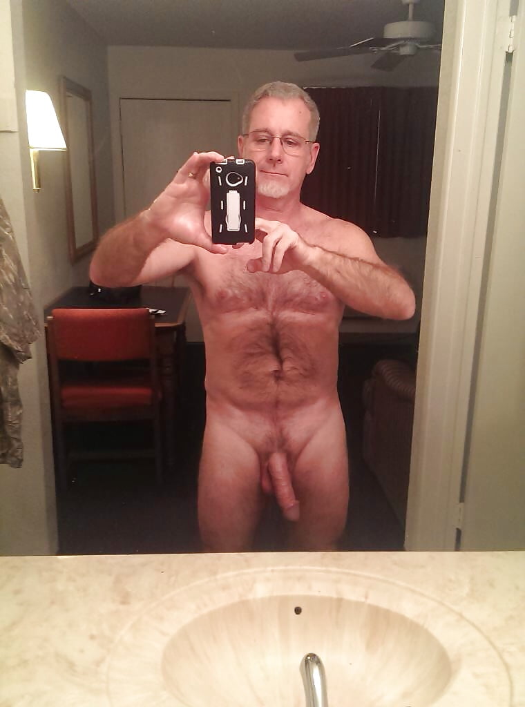 Naked Guys Butt Selfie - Older man big cock selfie. 
