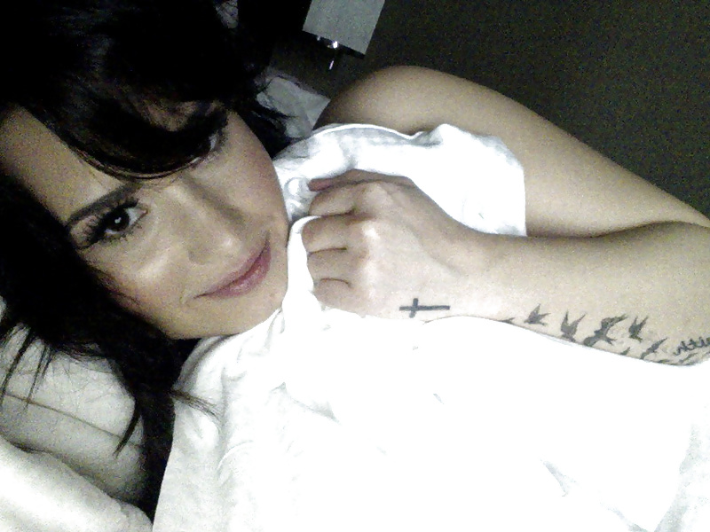 Porn Pics Demi Lovato Leaked Cell Phone Photo's