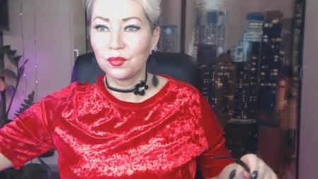 horny milf aimeeparadise is a queen of mature webcam sluts         