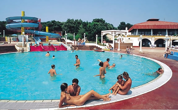Porn Pics Orgy in The Pool