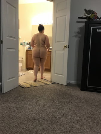 cute bbw in bathroom         