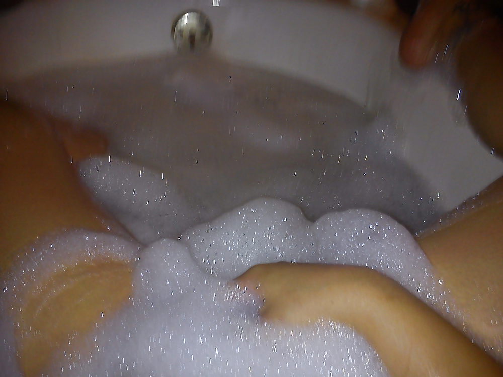 Porn Pics bubble bath!