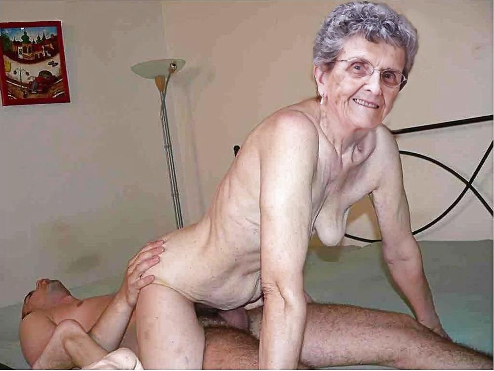 Porn Pics Amateur mature granny skinny tiny tits