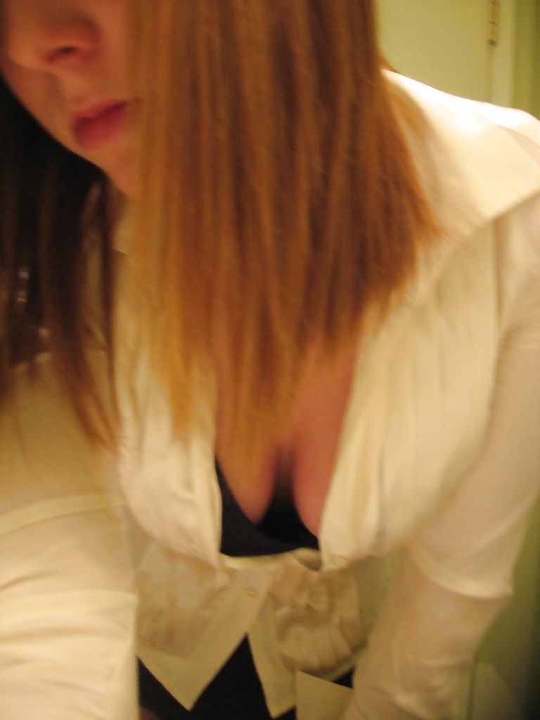 Porn Pics if she's here, it's fake 09