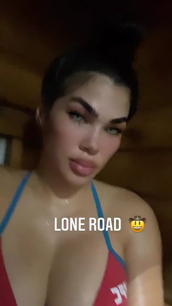 Rachael Ostovich- 23 Photos 