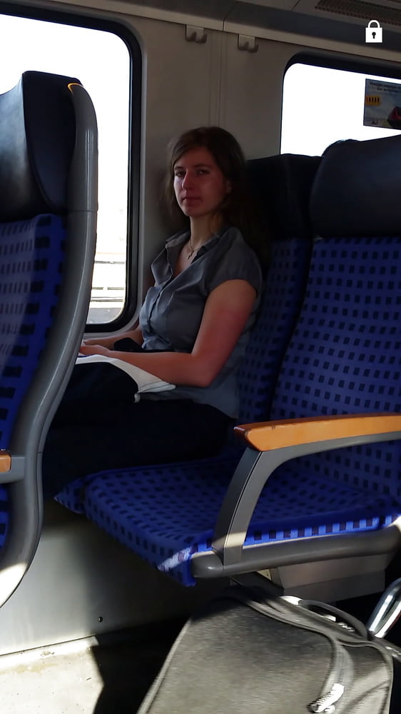 Nackte frau im zug