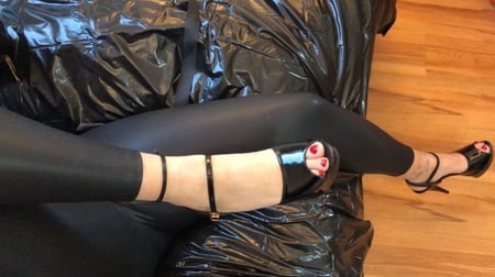 high heel sandals and leggings         