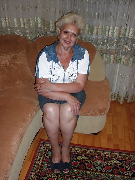 Porn Pics Russians mature woman with sexy legs!