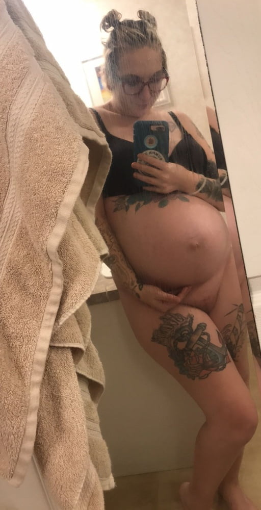 TATTED PREGNANT CHICKS- 32 Photos 