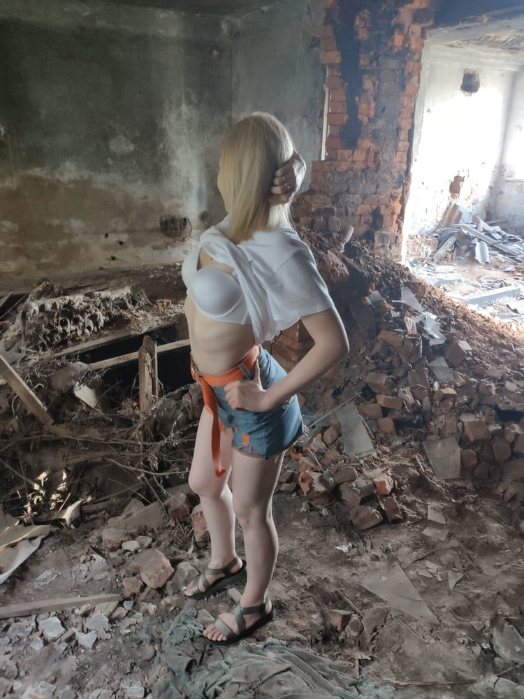 Chernobil. Extreme sex in old abandoned bilding. - 16 Photos 