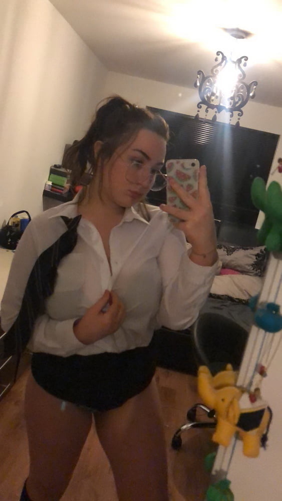 Nude young girl spread sex Brook de dance mom desnuda