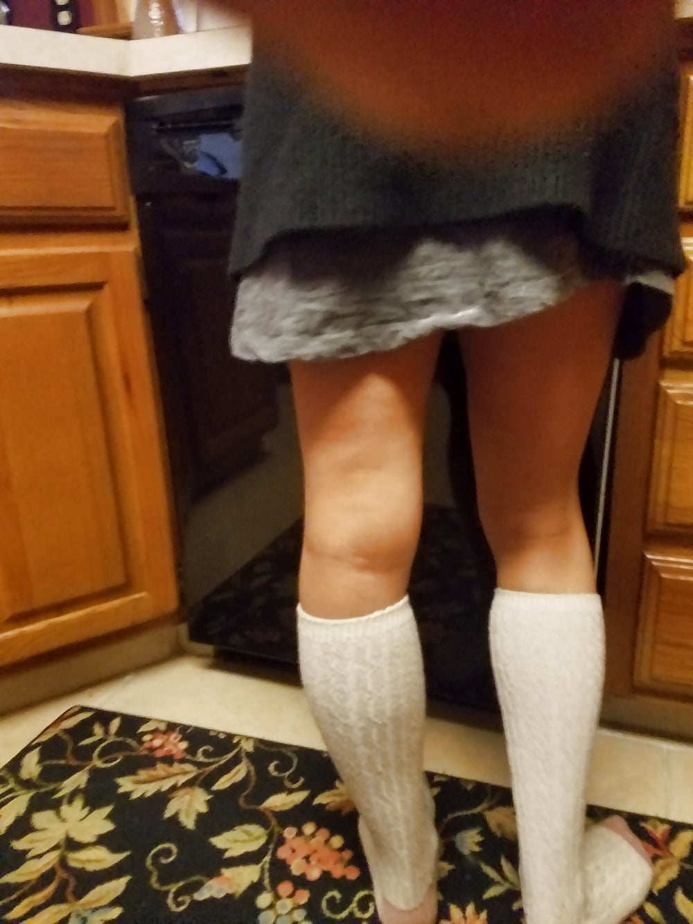 Porn Pics Wife unaware socks and upskirt