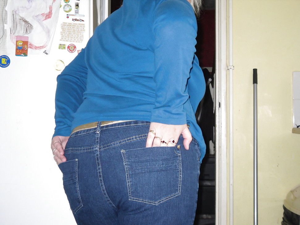 Porn Pics The wife's hot ass in sexy jeans