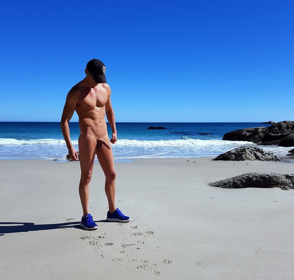 Bare all: the hottest male nudists pics online
