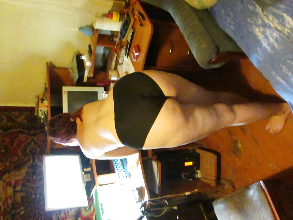 Porn Pics Lili look on the computer xHamster