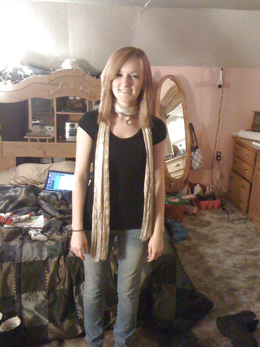 Porn Pics Perky & Pretty Teen