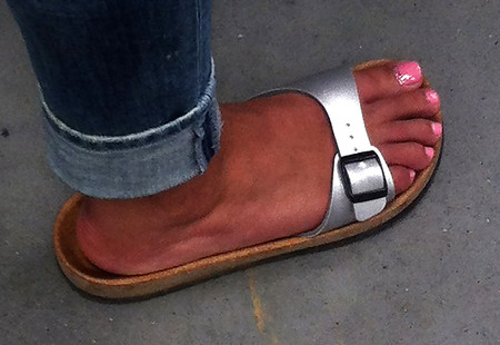 Mixed race Milf sexy candid pink toes and feet in sandals