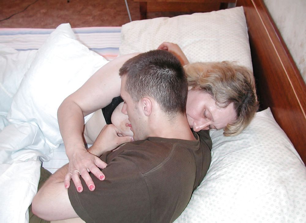Mom Son Hotel Share Bed Free Pics
