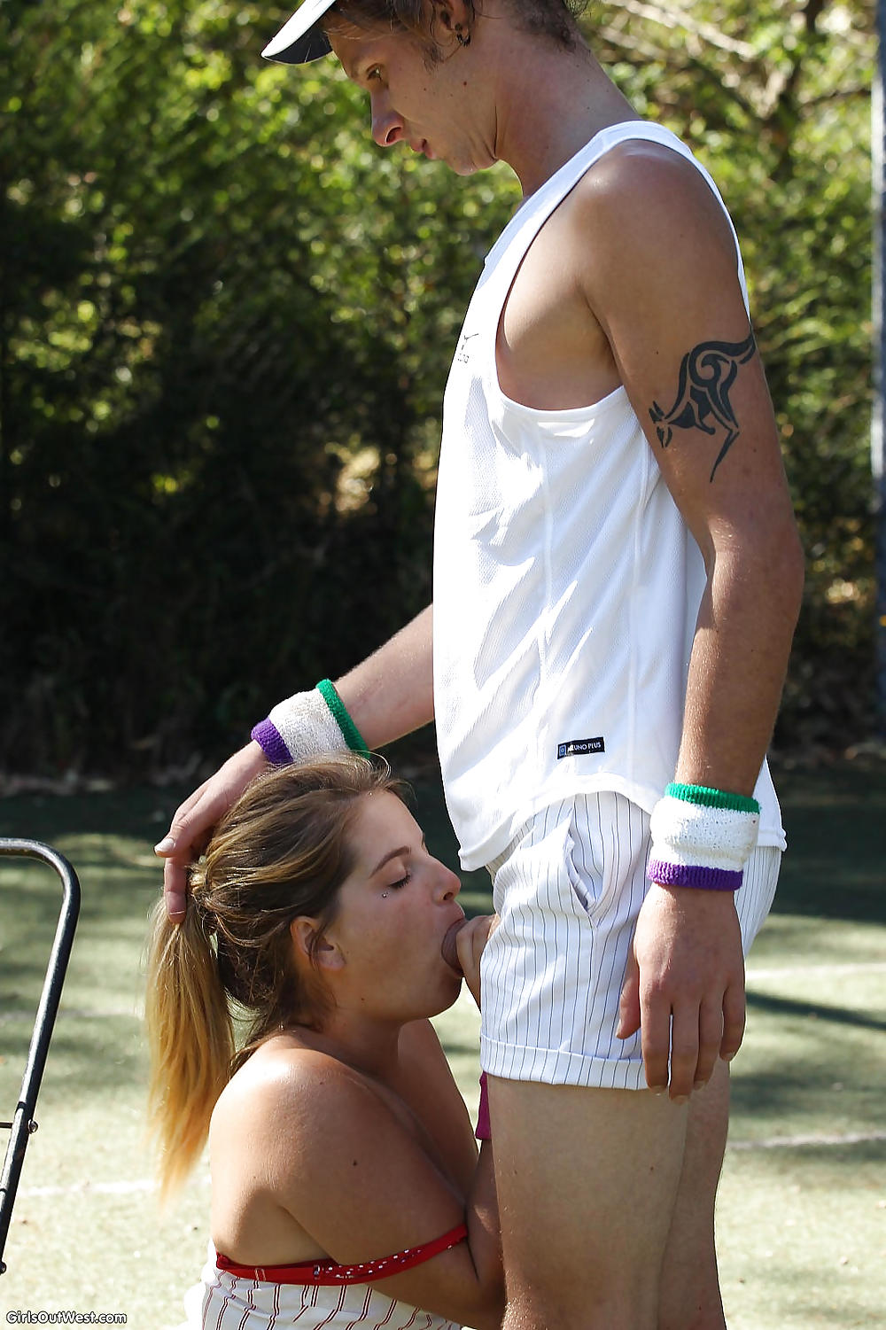 Porn Pics Amateur tennis player fucking at the court