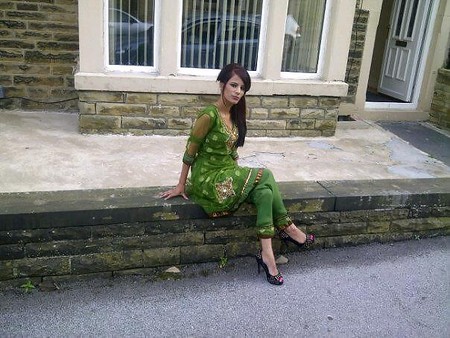 UK sexy Indian Paki babes