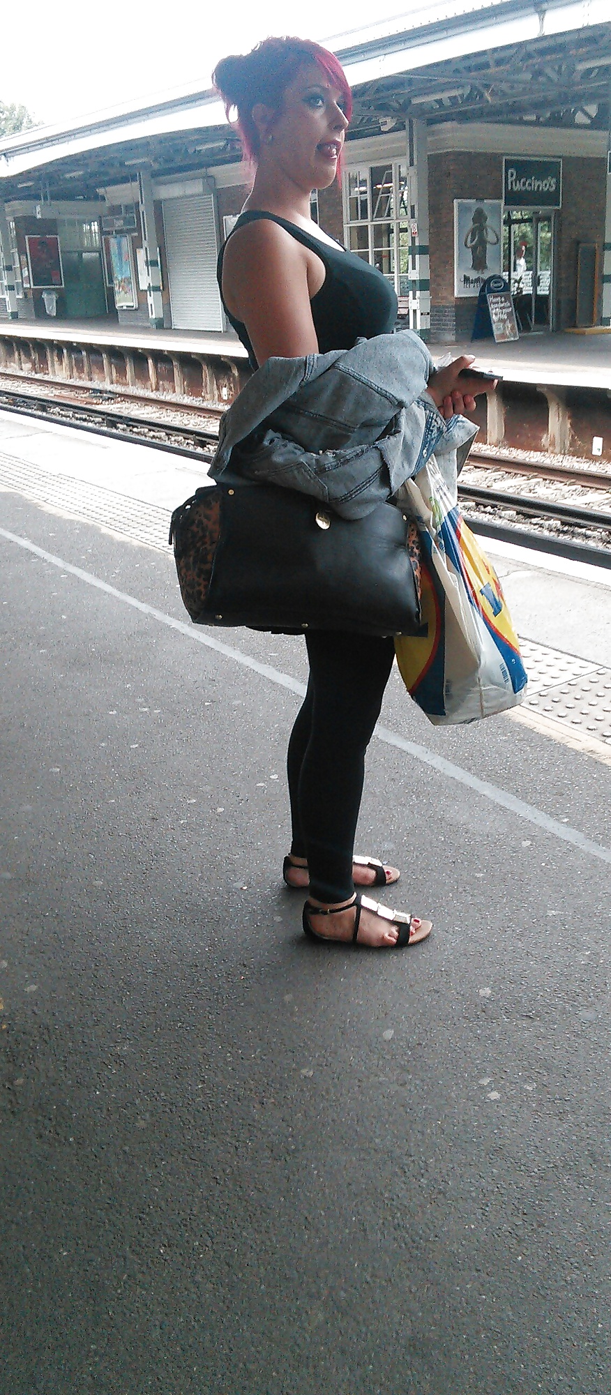 Porn Pics Londonperv's Candids 2014 - At the Station vol 4