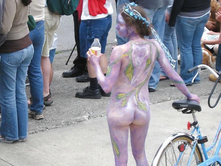 Porn Pics Nude Painted Ladies in Public Fetish Gallery 7