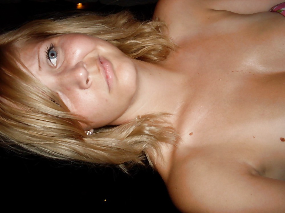 Porn Pics Pretty Amateur Blonde 16