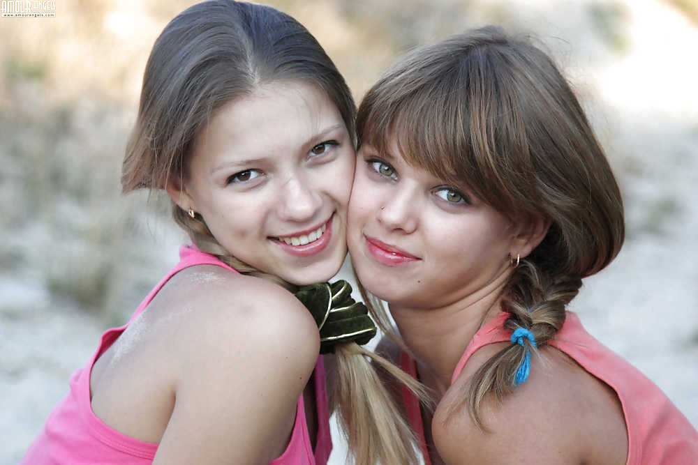 Porn Pics Two sweet teen girls