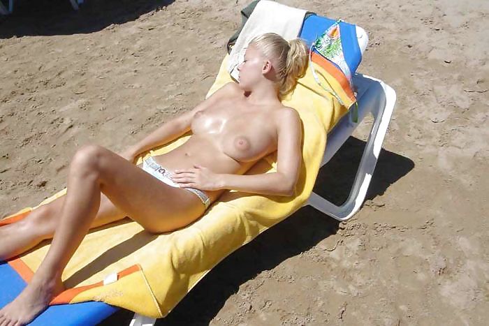 Porn Pics Topless beach babes