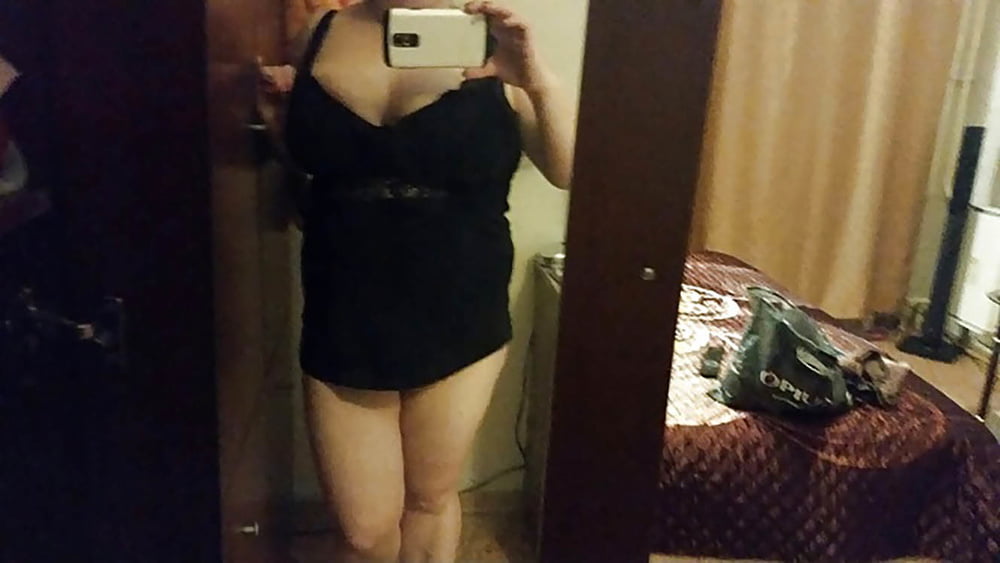 Fat and busty british barmaid on her time off - 24 Photos 