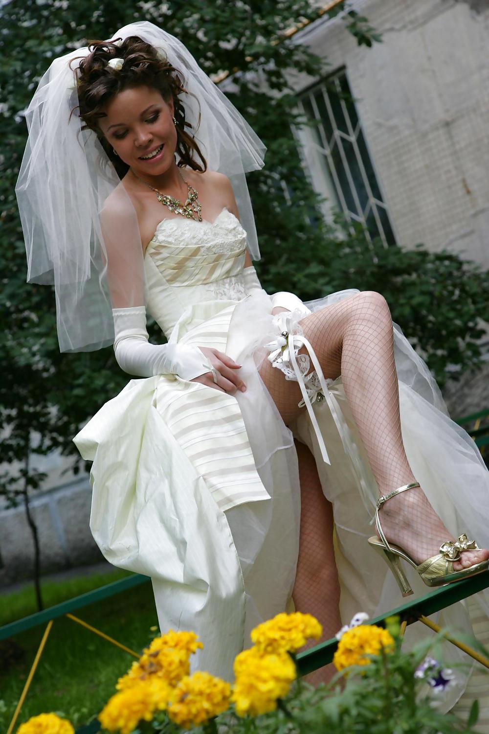 Porn Pics Wedding-Bride upskirt